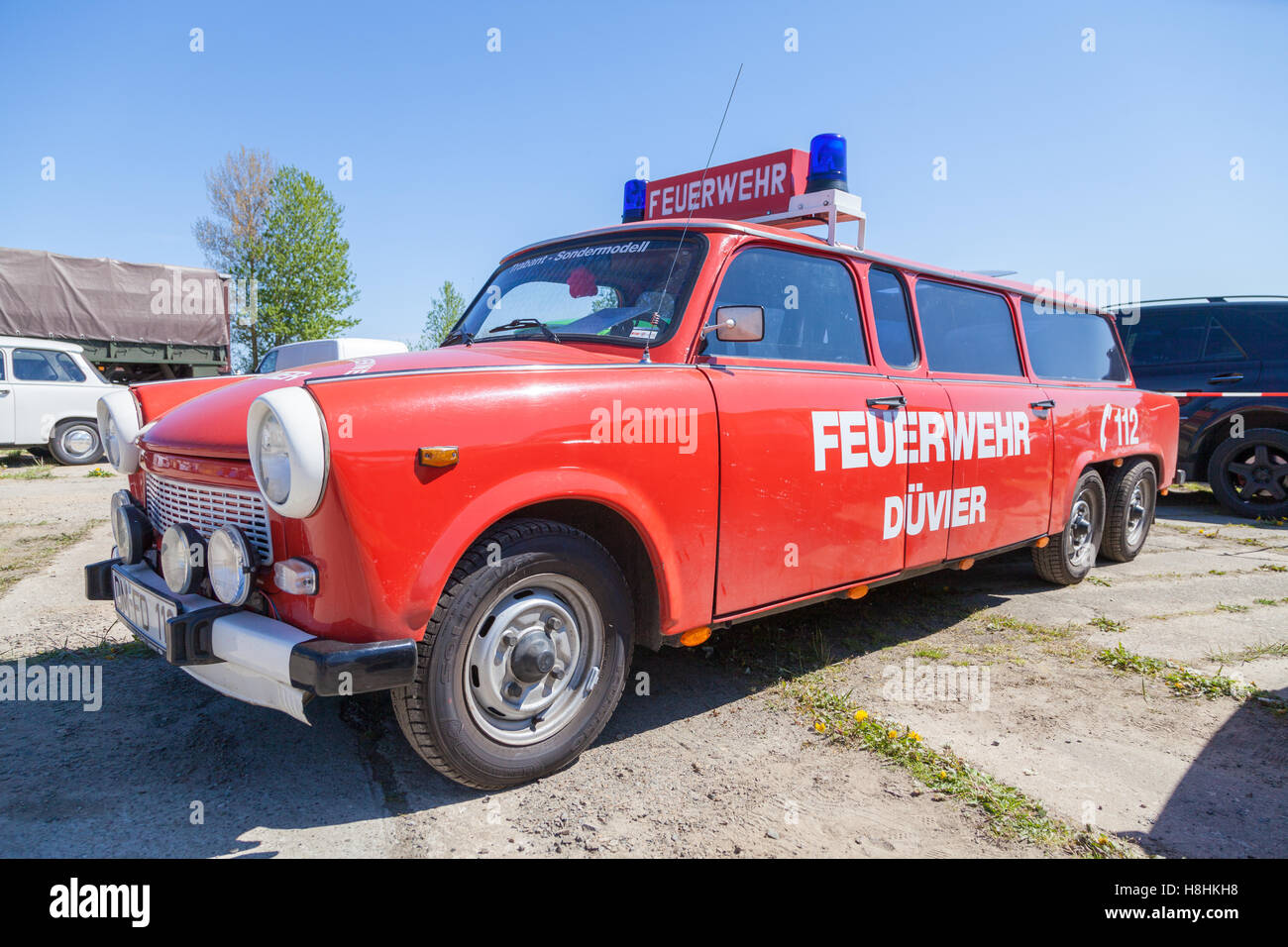 GRIMMEN / Germania - 5 Maggio 2016: tedesco speciale versione trabant feuerwehr ( servizio antincendio) sorge su oldtimer show di grimmen Foto Stock