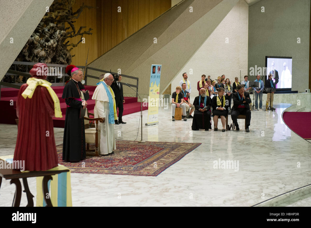 Papa Francesco durante il suo pubblico con i partecipanti al pellegrinaggio dei luterani nell Aula Paolo VI in Vaticano con: Papa Francesco dove: Roma, Italia Quando: 13 Ott 2016 Credit: IPA/WENN.com * * disponibile solo per la pubblicazione in UK, USA, Germa Foto Stock