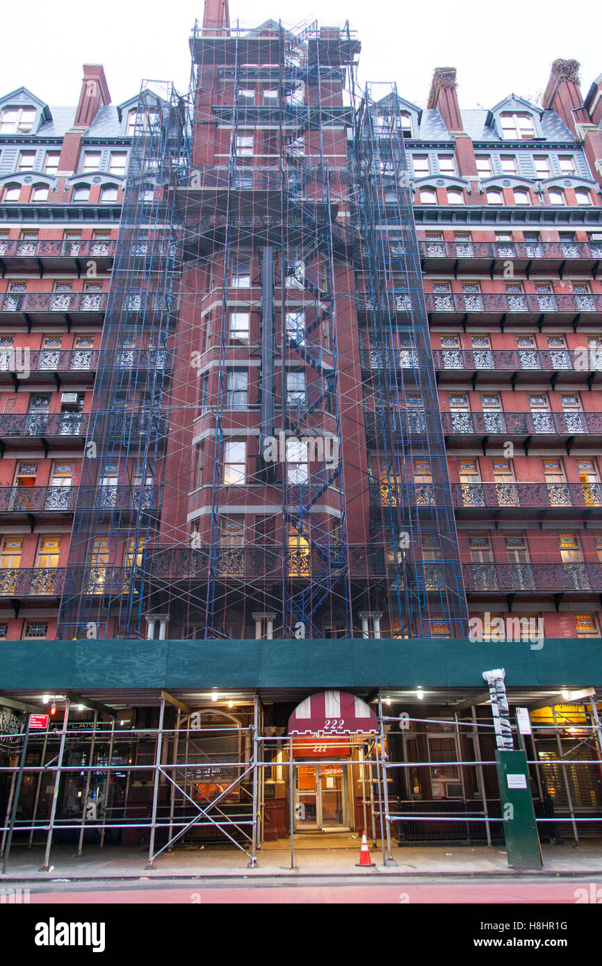 Il Chelsea Hotel, famoso per la notorietà dei suoi residenti, Chelsea, Manhattan New York City , Stati Uniti d'America. Foto Stock