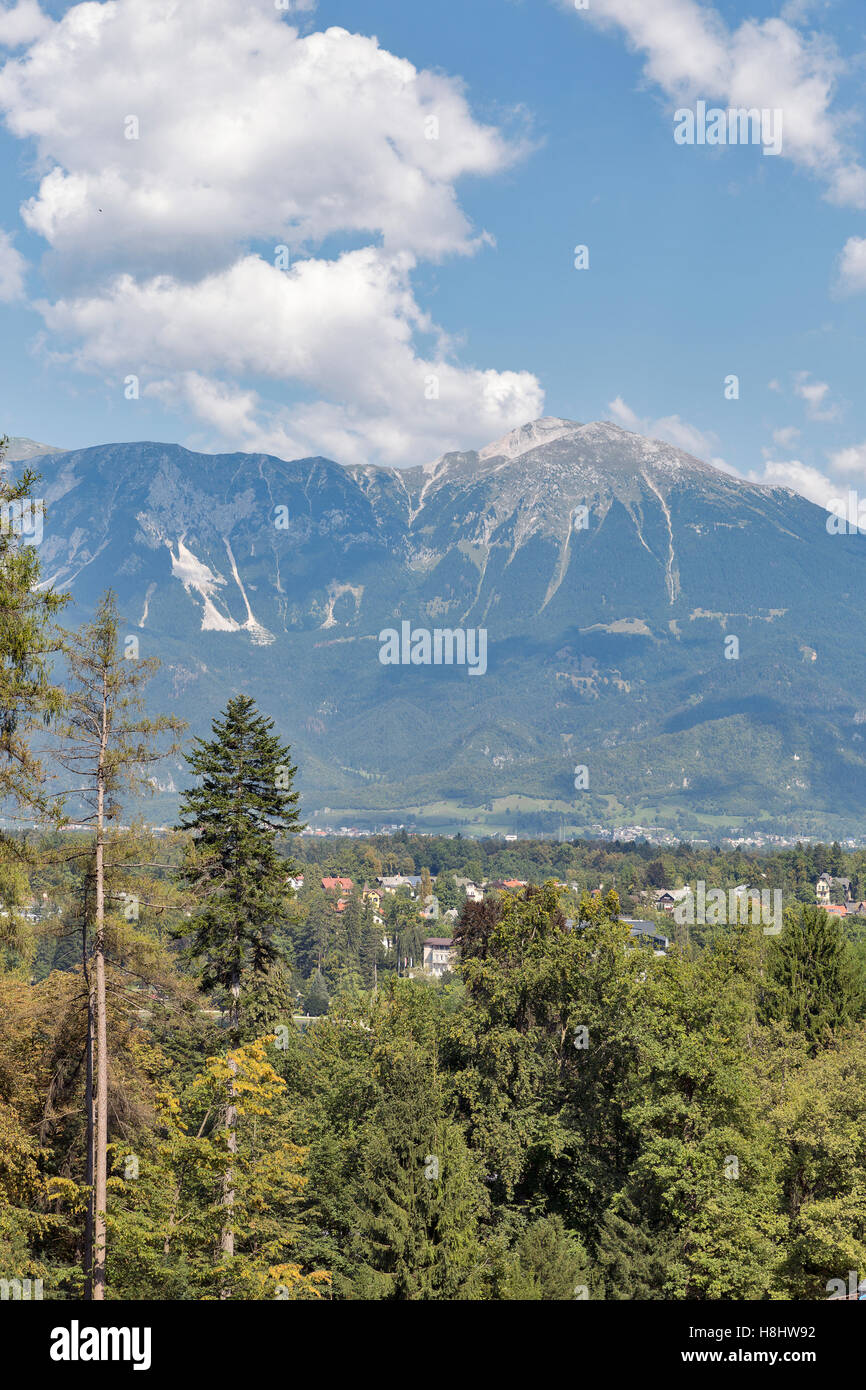 Bled con le Karawanks mountain range in Slovenia Alta Carniola Foto Stock