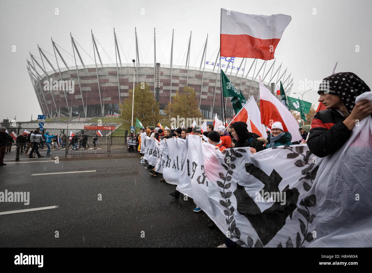 Migliaia unisciti alla marcia annuale in Warsaw organizzata dalla Polonia della destra nazionalista di commemorazione giorno dell indipendenza nazionale. Foto Stock