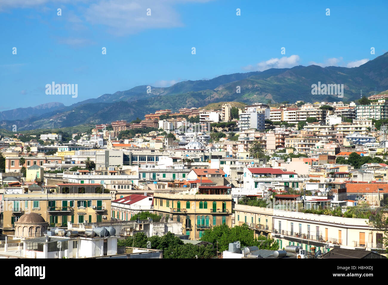 La città di Messina sull'isola di Sicilia, Italia. Foto Stock