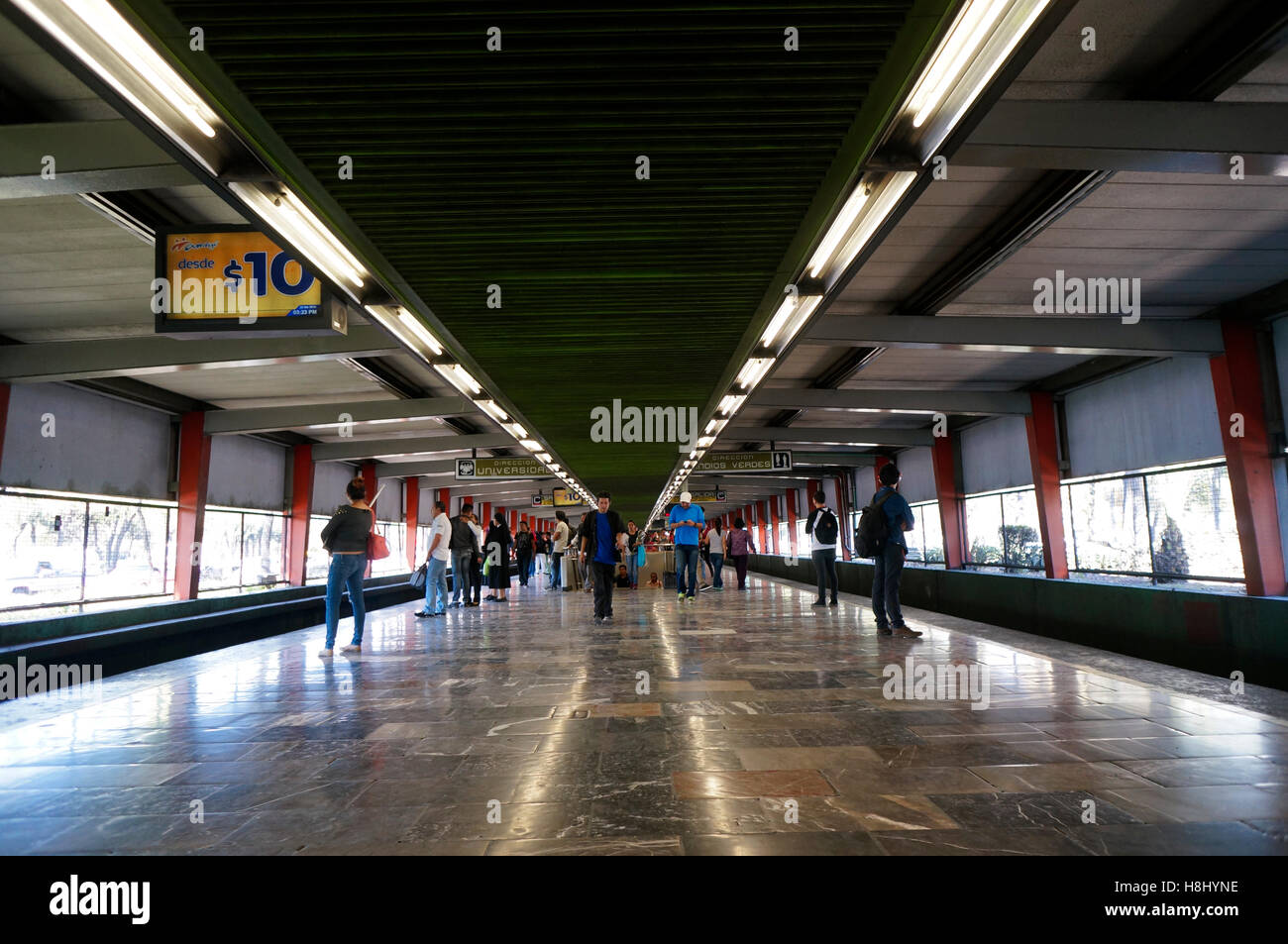 Piattaforma metropolitana a Città del Messico, Messico Foto Stock