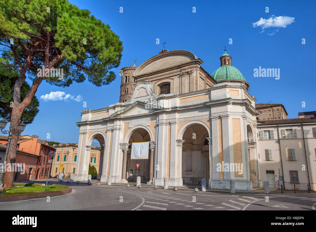 Facciata principale della Cattedrale di Ravenna, Italia Foto Stock