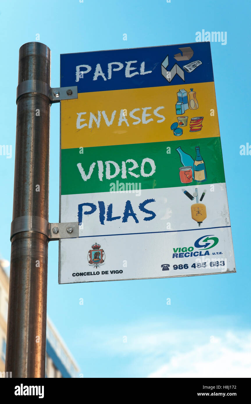 Poster di riciclaggio, Vigo, provincia di Pontevedra, nella regione della Galizia, Spagna, Europa Foto Stock