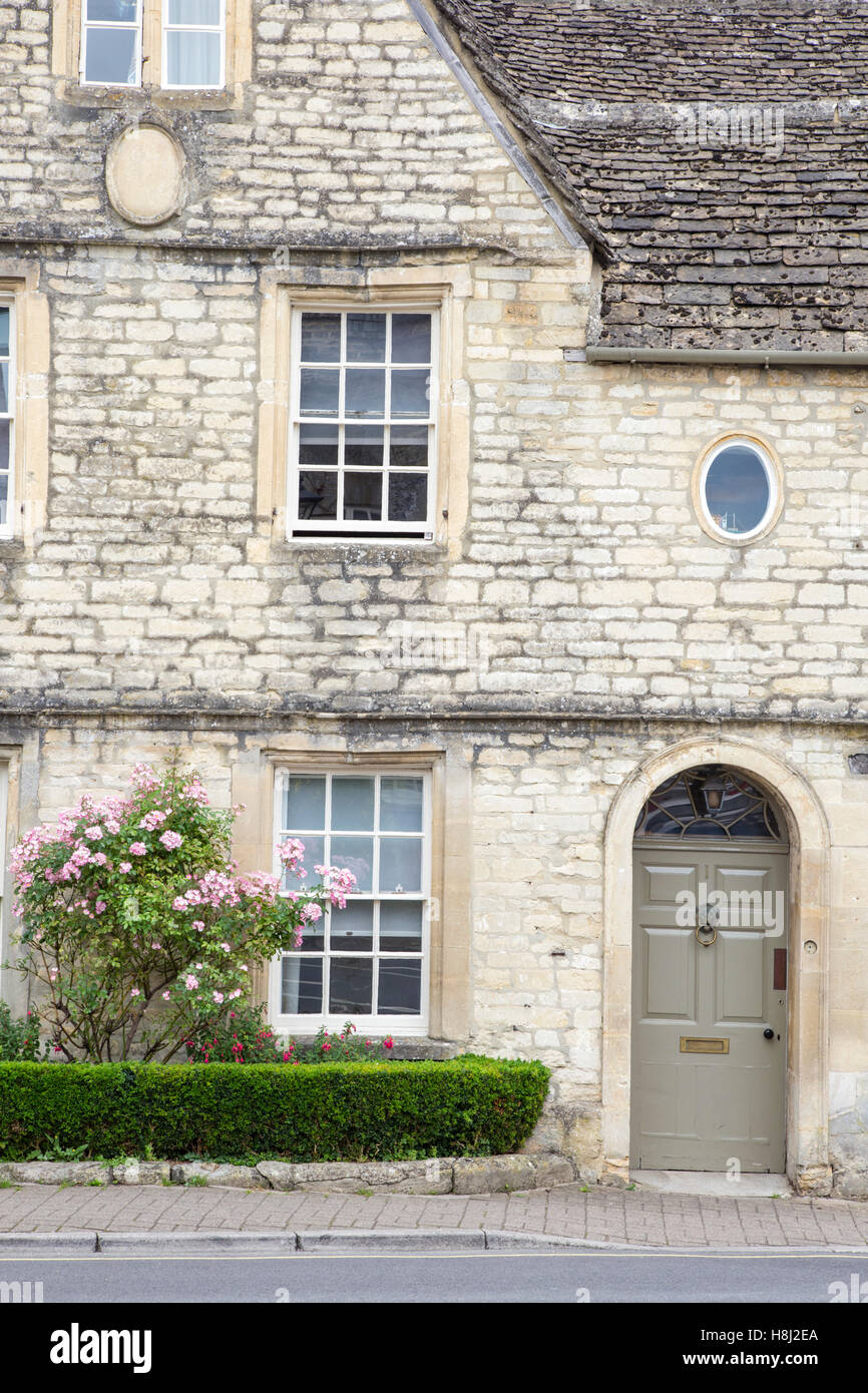 Cotswold stone, edificio in stile georgiano, Cirencester, Gloucestershire, England, Regno Unito Foto Stock
