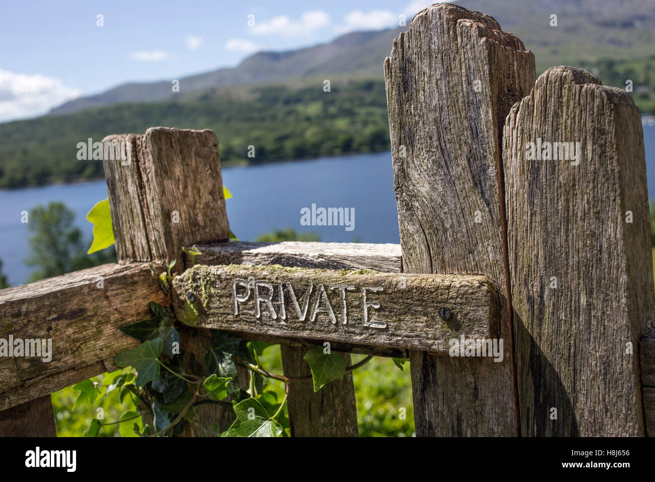 Legno segno privato a Brantwood, Coniston, Lake District Foto Stock