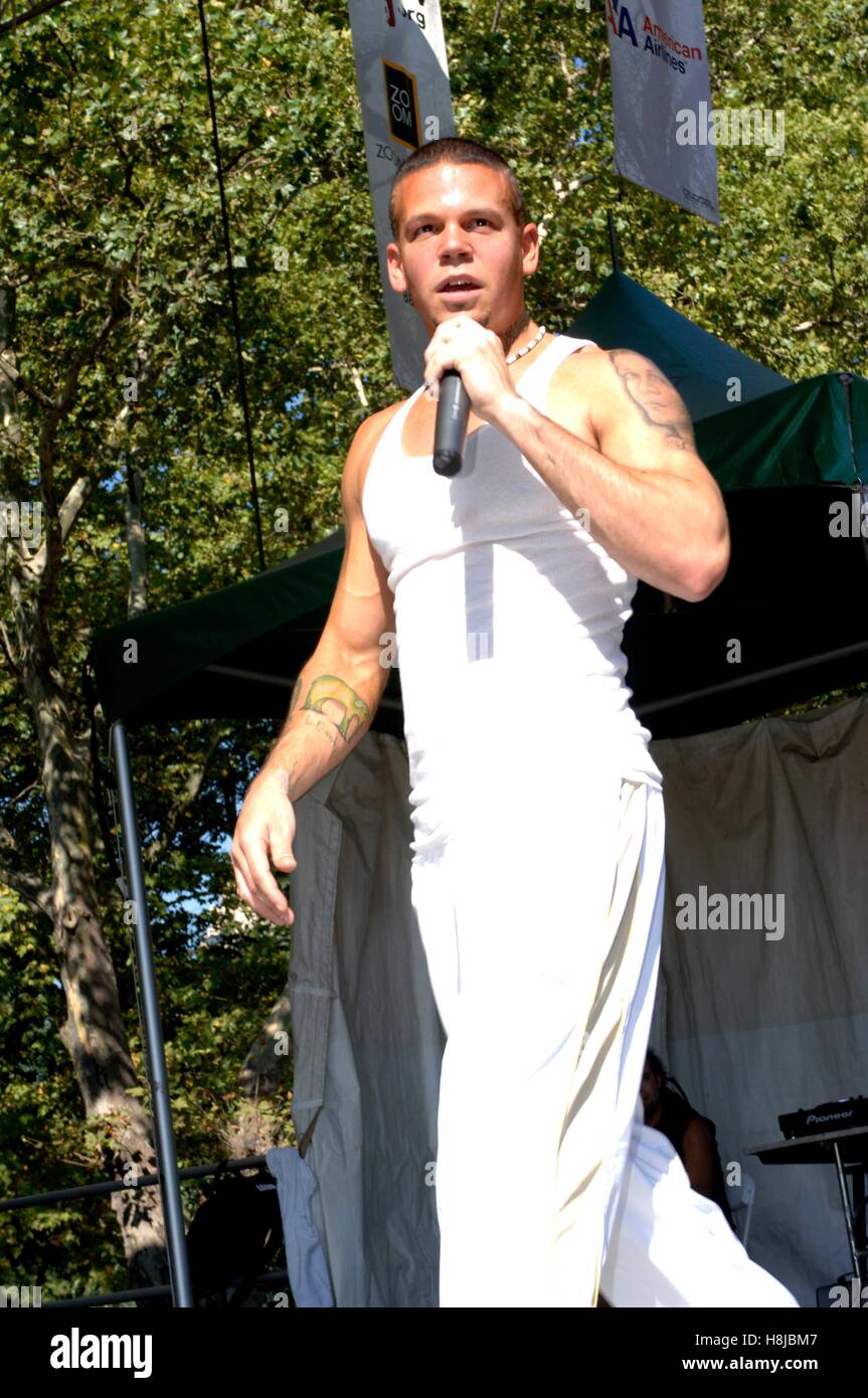 Calle 13 suonare dal vivo presso il Central Park Summerstage di New York City il 5 agosto 2006 © David Atlas / MediaPunch - REGNO UNITO diritti solo *Unbylined utilizza incorreranno in un supplemento di costo discrezionale!**** SOLO REGNO UNITO *** Foto Stock