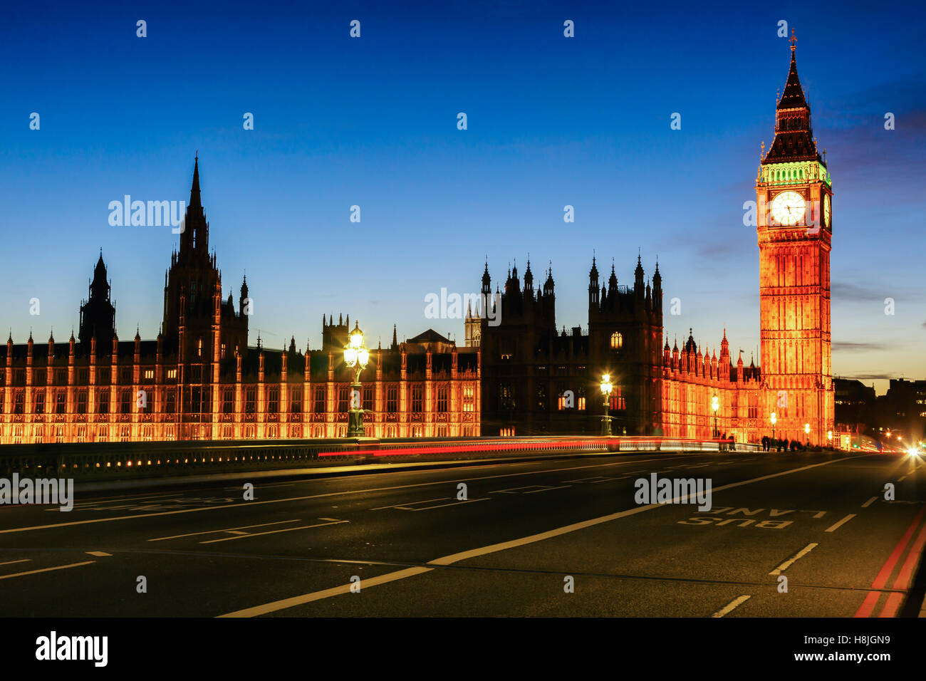 Il Big Ben e le case del Parlamento al crepuscolo. London, England, Regno Unito, Europa. Foto Stock