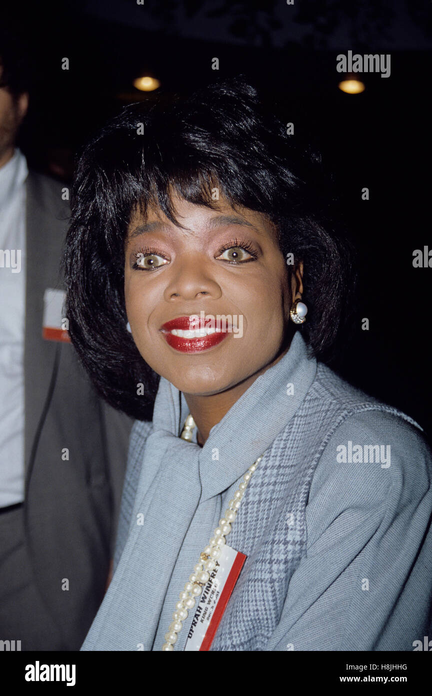 Oprah Winfrey nella foto a un evento nel 1989. © RTMcbride / MediaPunch Foto Stock