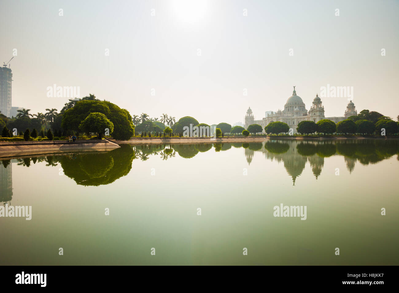 Il memoriale della Victoria in Kolkata, India con la riflessione Foto Stock