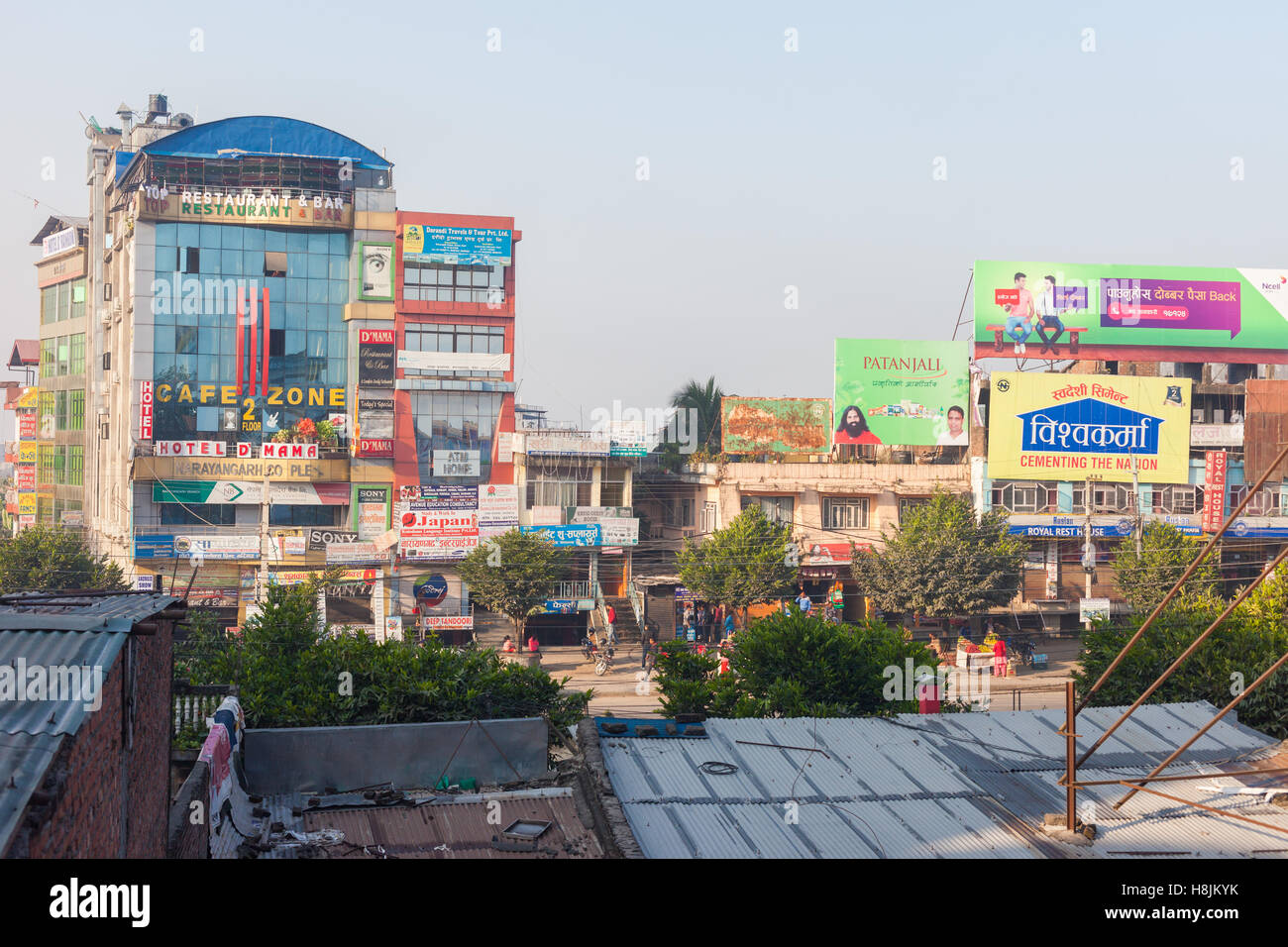 Bharatpur, Nepal - 30 OTT 2016: città edifici di pulchowk, quartiere naryangarh su ottobre 29, 2016 in bharatpur, Nepal Foto Stock