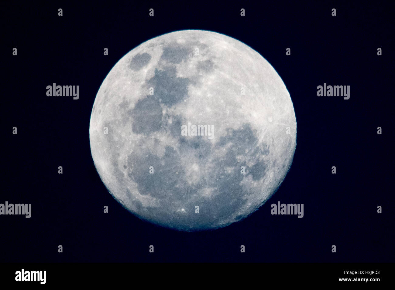 Il pianeta Luna fotografata da Sydney, Australia il 13 novembre 2016. Foto Stock