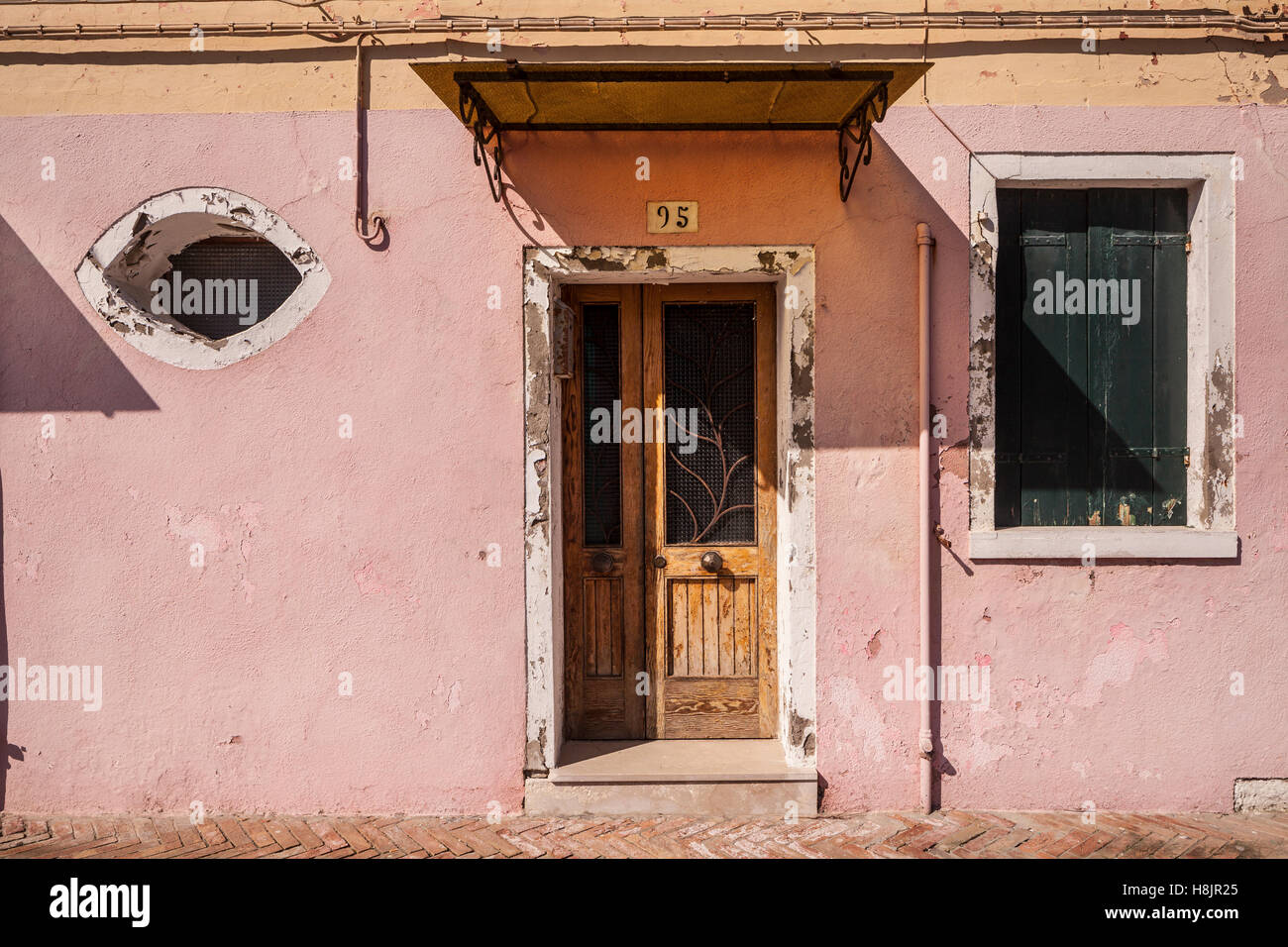 Casa colorata facciata di Burano a Venezia, Italia. Foto Stock