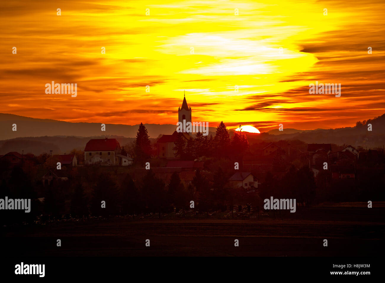 Sveti Petar Orehovec village al tramonto, Prigorje regione della Croazia Foto Stock