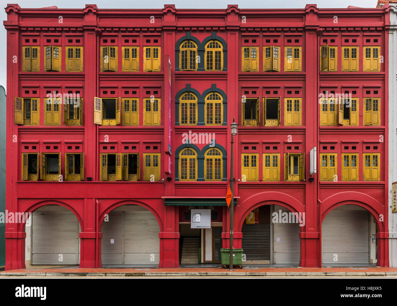 Colorata facciata di un edificio in Chinatown. Singapore Foto Stock