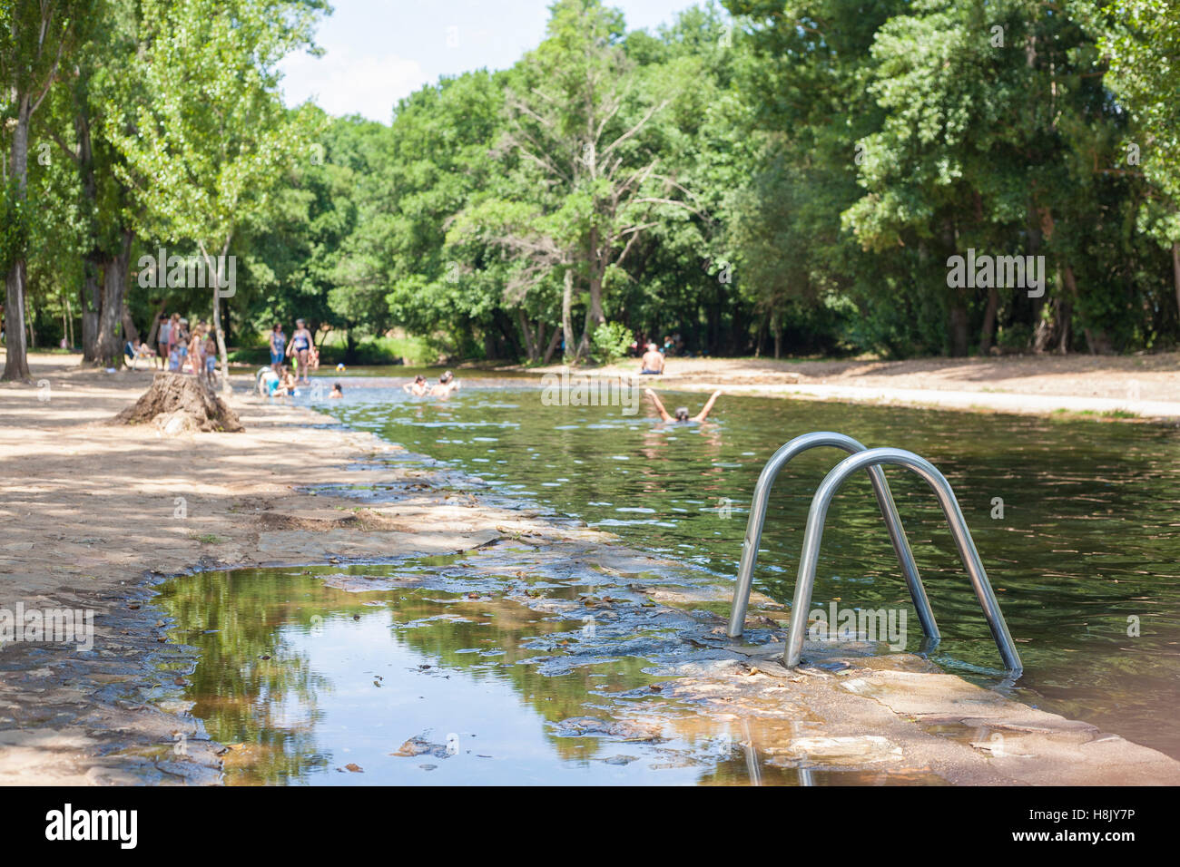 Piscine naturali del fiume Gevora un giorno di estate, Badajoz, Spagna Foto Stock