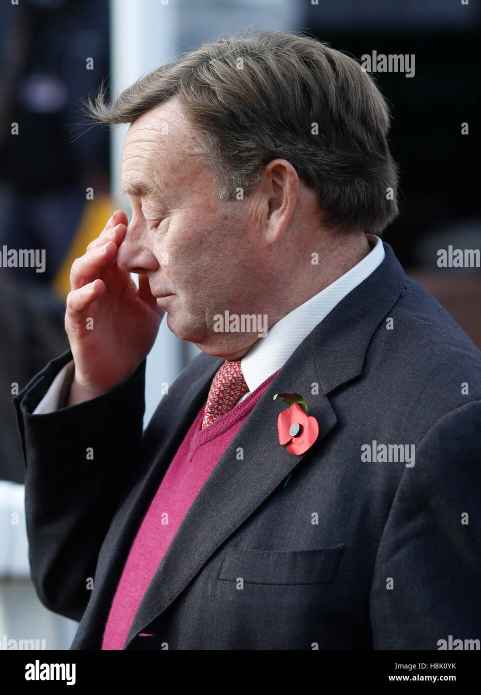 Allenatore Nicky Henderson nel ring della parata durante la Domenica aperta del Festival aperto a Cheltenham Racecourse. PREMERE ASSOCIAZIONE foto. Data immagine: Domenica 13 novembre 2016. Guarda la storia della PA DI CHELTENHAM. Il credito fotografico dovrebbe essere: Julian Herbert/PA Wire. Foto Stock