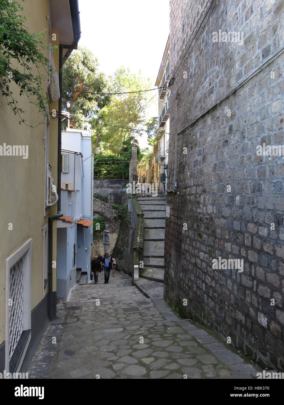 Strada che conduce al vecchio porto di Sorrento Italia Foto Stock