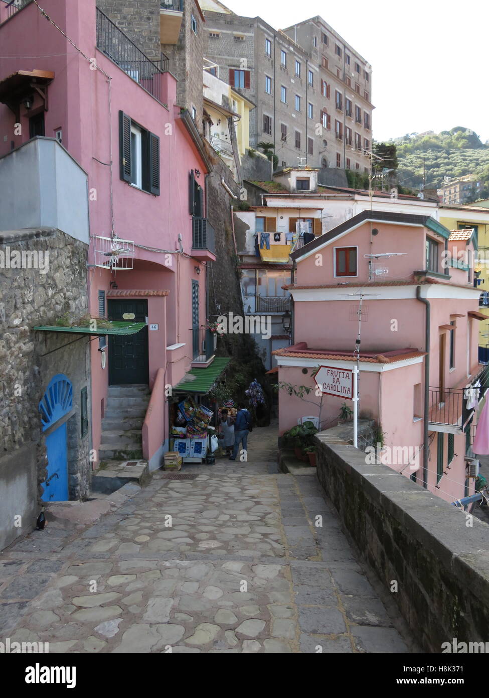 Strada che conduce al vecchio porto di Sorrento Italia Foto Stock