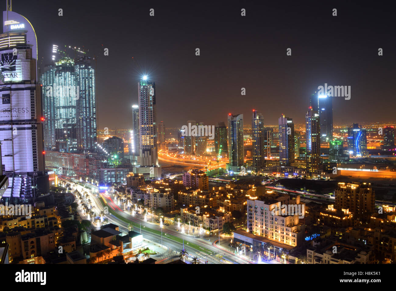 Vista aerea di Dubai a notte Foto Stock