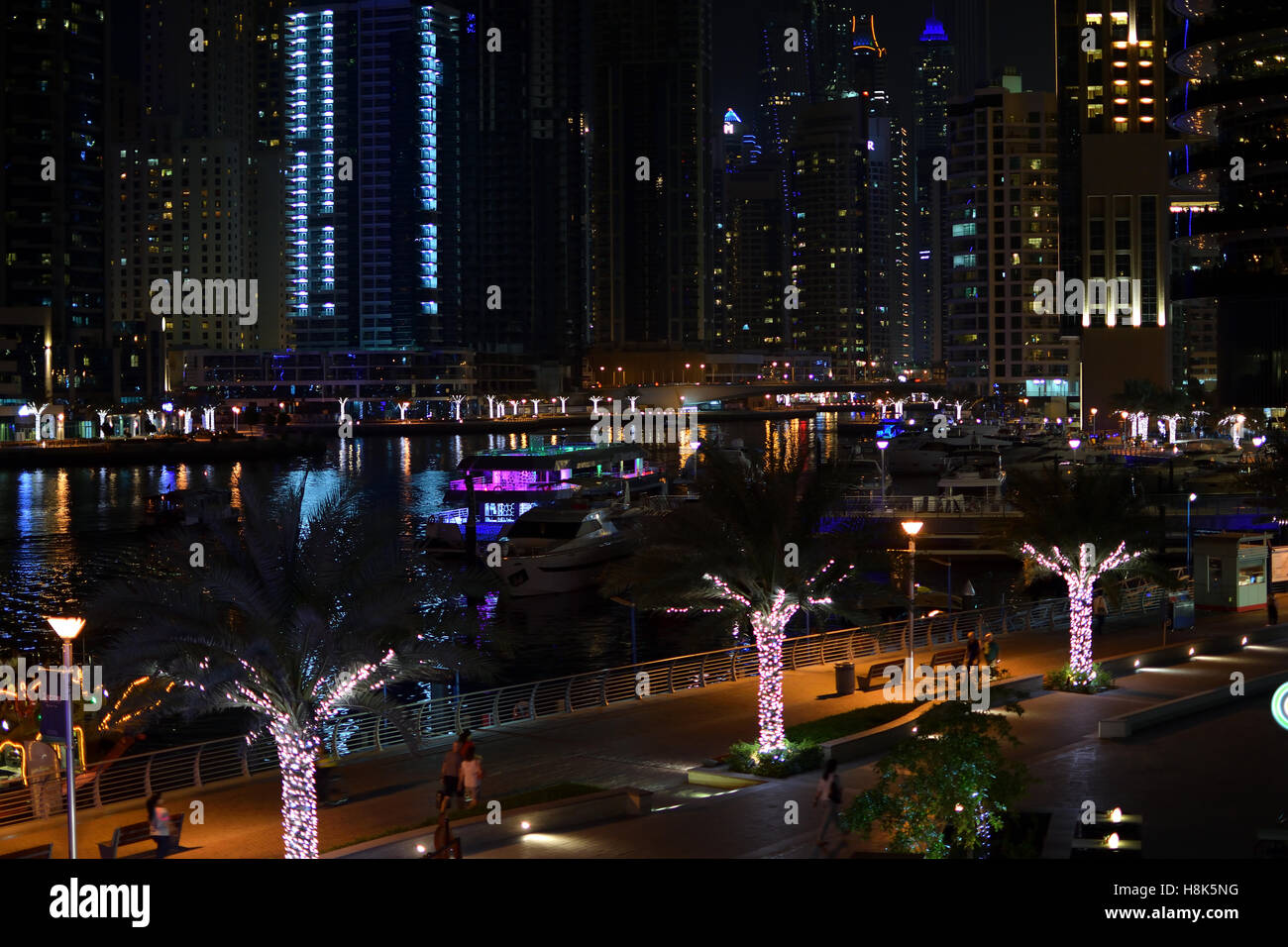 Dubai Marina di notte Foto Stock