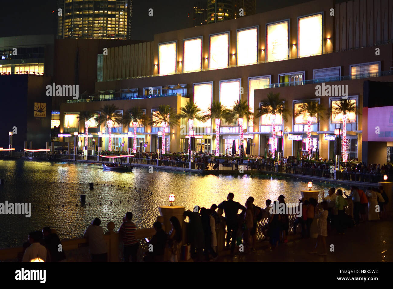 Dubai Mall di notte Foto Stock