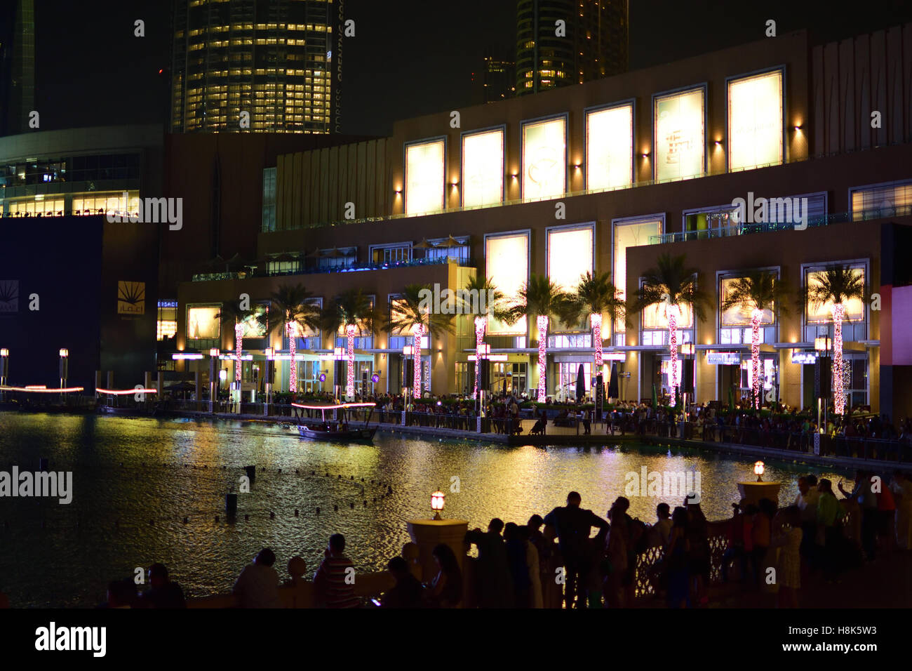 Dubai Mall di notte Foto Stock