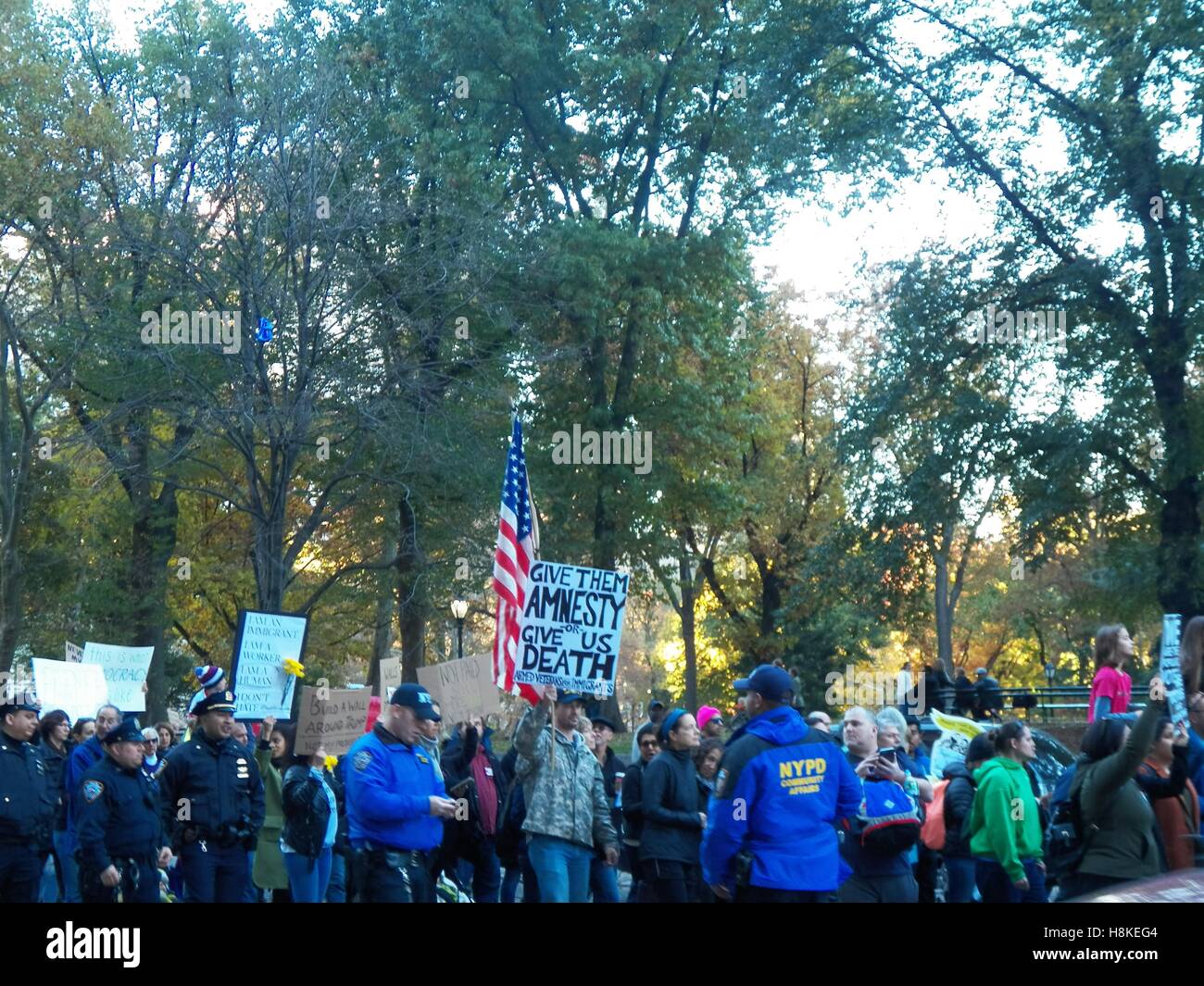New York, New York, Stati Uniti d'America. Xiii Nov, 2016. New York City Anti-Trump protesta in esso del quinto giorno di credito: Mark Apollo/Alamy Live News Foto Stock