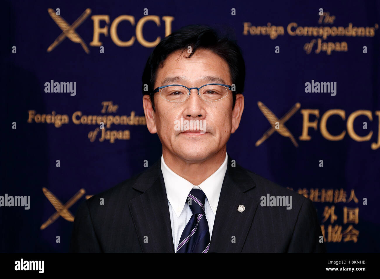 Hideki Kuriyama, manager del Giappone di baseball di Serie champions Hokkaido Nippon Ham Fighters, partecipa a una conferenza stampa presso i corrispondenti stranieri' Club del Giappone il 15 novembre 2016, Tokyo, Giappone. Nippon Ham Kuriyama estesa del contratto in una sesta stagione dopo che egli ha portato il team per il loro primo campionato in dieci anni. © Rodrigo Reyes Marin/AFLO/Alamy Live News Foto Stock