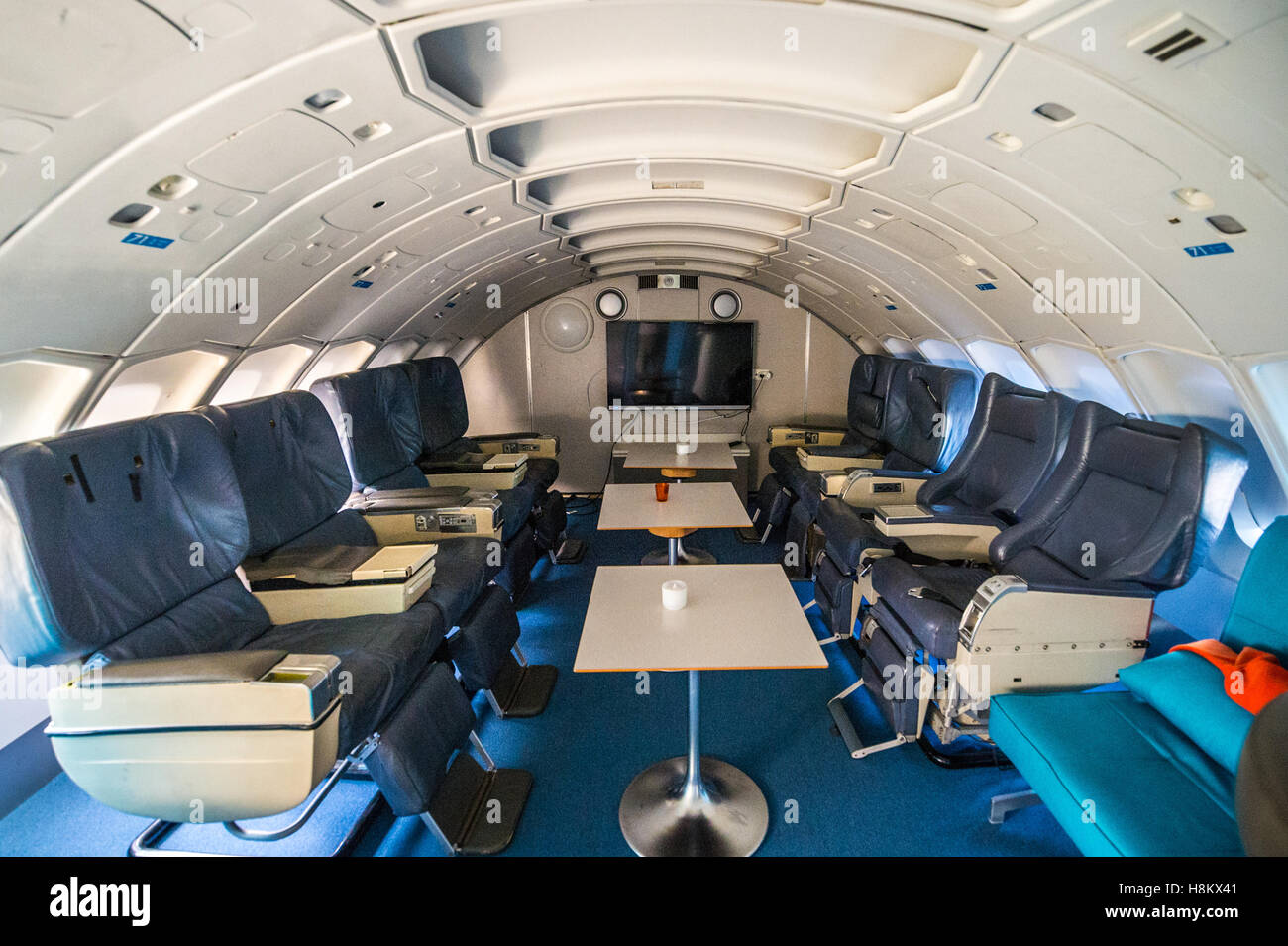 Stoccolma Arlanda, Svezia - l'area lounge presso il Jumbo soggiorno (Jumbohostel), un ostello che è un convertito Boeing 747 aereo di linea. Foto Stock