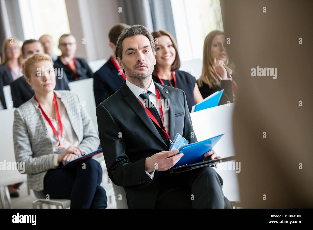 La gente di affari partecipanti al seminario al convention center Foto Stock