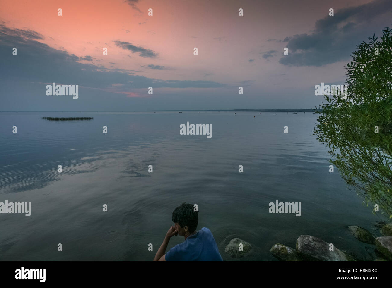 Se si è seduti sul fiume lungo Foto Stock