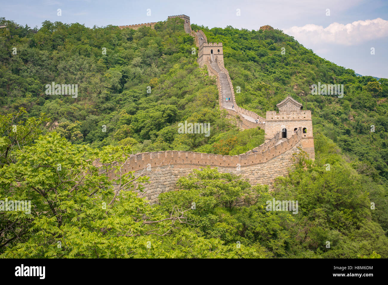 Mutianyu, Cina - Vista del paesaggio della Grande Muraglia Cinese. La parete si estende per oltre 6 mila chilometri di montagna da est a ovest Foto Stock
