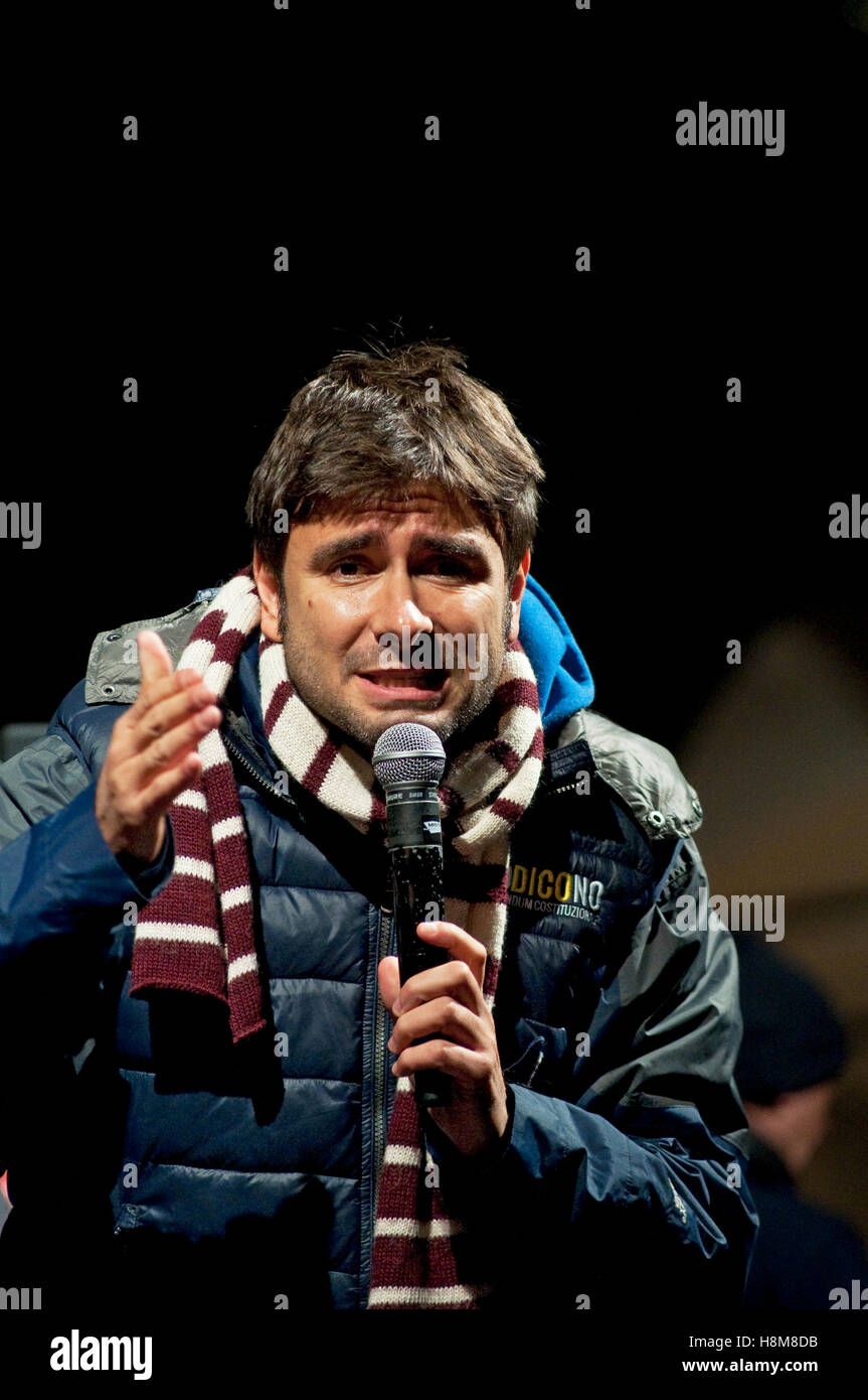 12/11/2016 L'Italia, Lombardia, Crema, Alessandro Di Battista italiano il vice presidente del Parlamento per un 5 stelle movimento Foto Stock