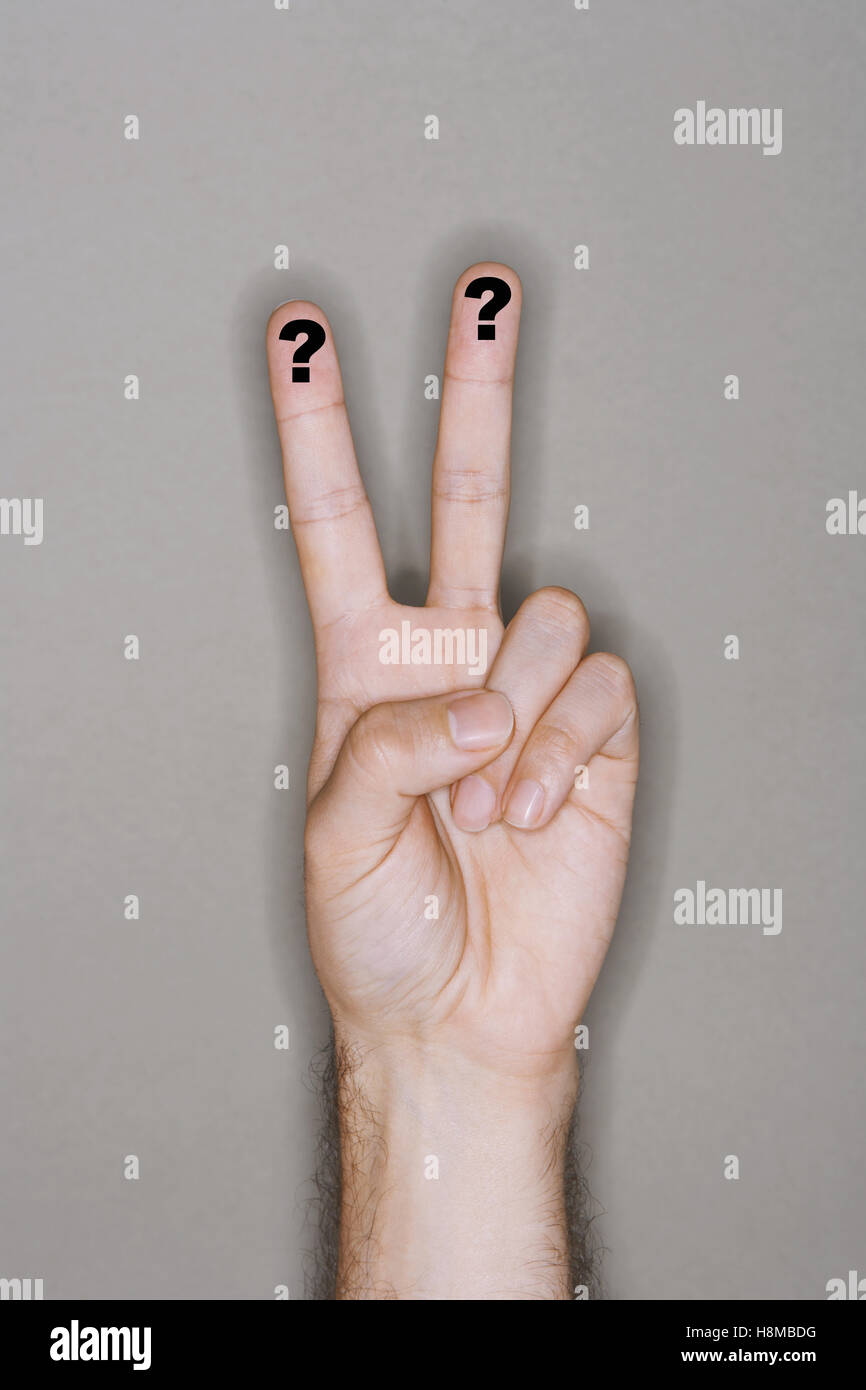 Dito persone tracciata sulla mano del Caucaso Foto Stock