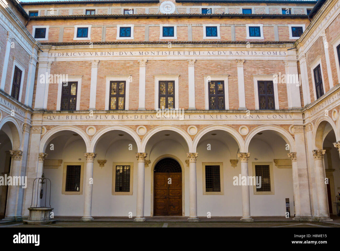 Palazzo Ducale ospita la Galleria Nazionale delle Marche, Urbino, Marche, Italia Foto Stock
