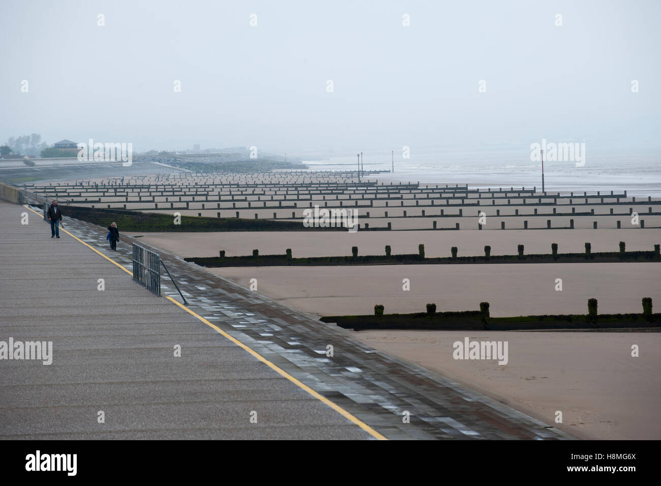 Spiaggia Dymchurch garantisce sicurezza di bagni in mare nel paradiso di Romney Bay e chilometri di sabbia fine. Foto Stock