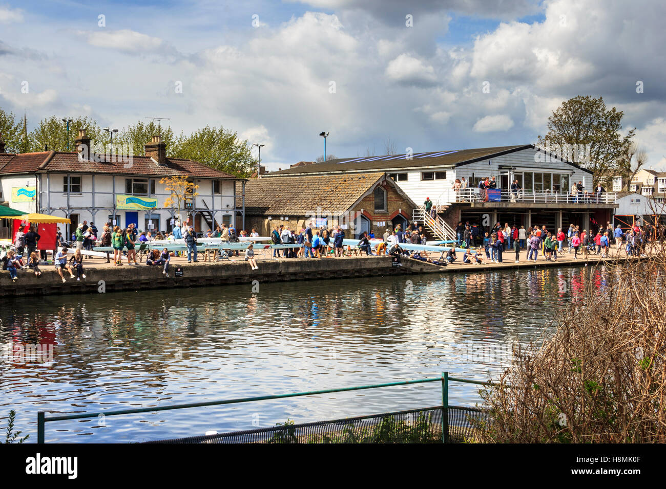 Evento di canottaggio a Lea Rowing Club, fiume Lea, Superiore Clapton, LONDRA, REGNO UNITO, Aprile 2012 Foto Stock