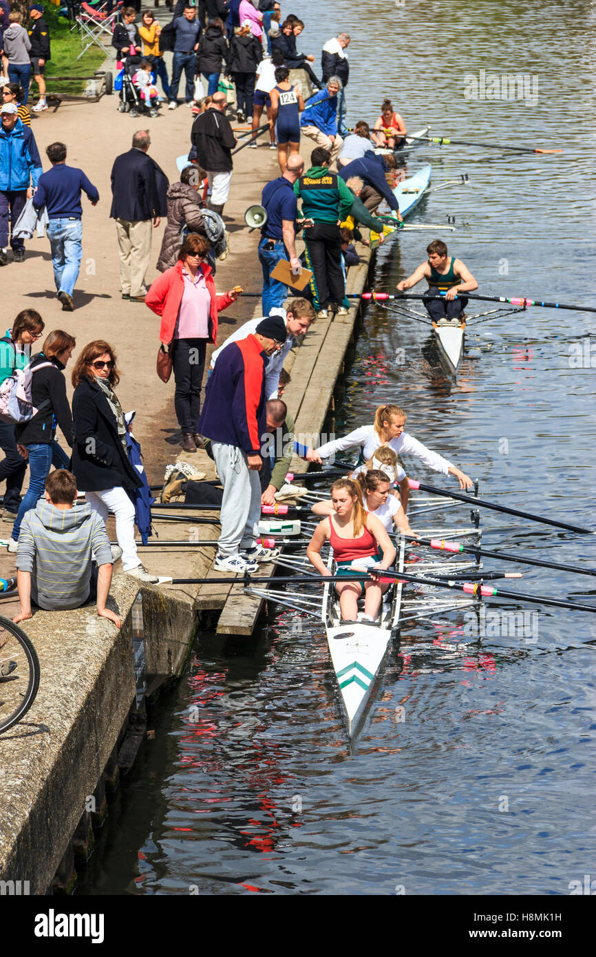 Evento di canottaggio a Lea Rowing Club, fiume Lea, Superiore Clapton, Londra, Aprile 2012 Foto Stock