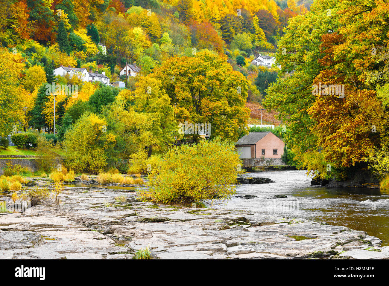 Fiume Dee a LLangollen, Galles. Foto Stock