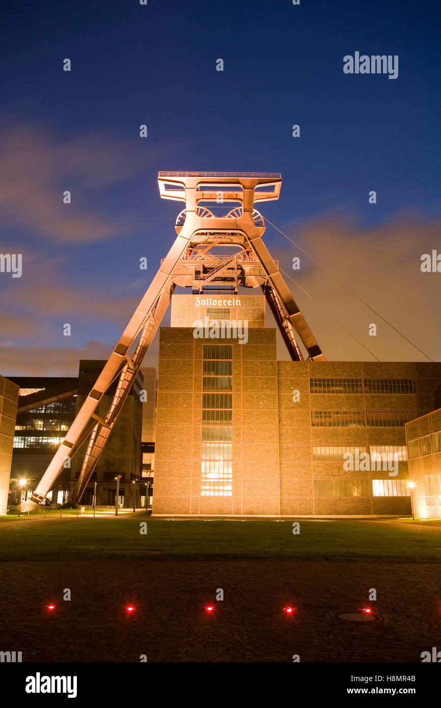 Germania, la zona della Ruhr, Essen, industria monumento Zeche Zollverein, albero XII, Torre dell'albero. Foto Stock