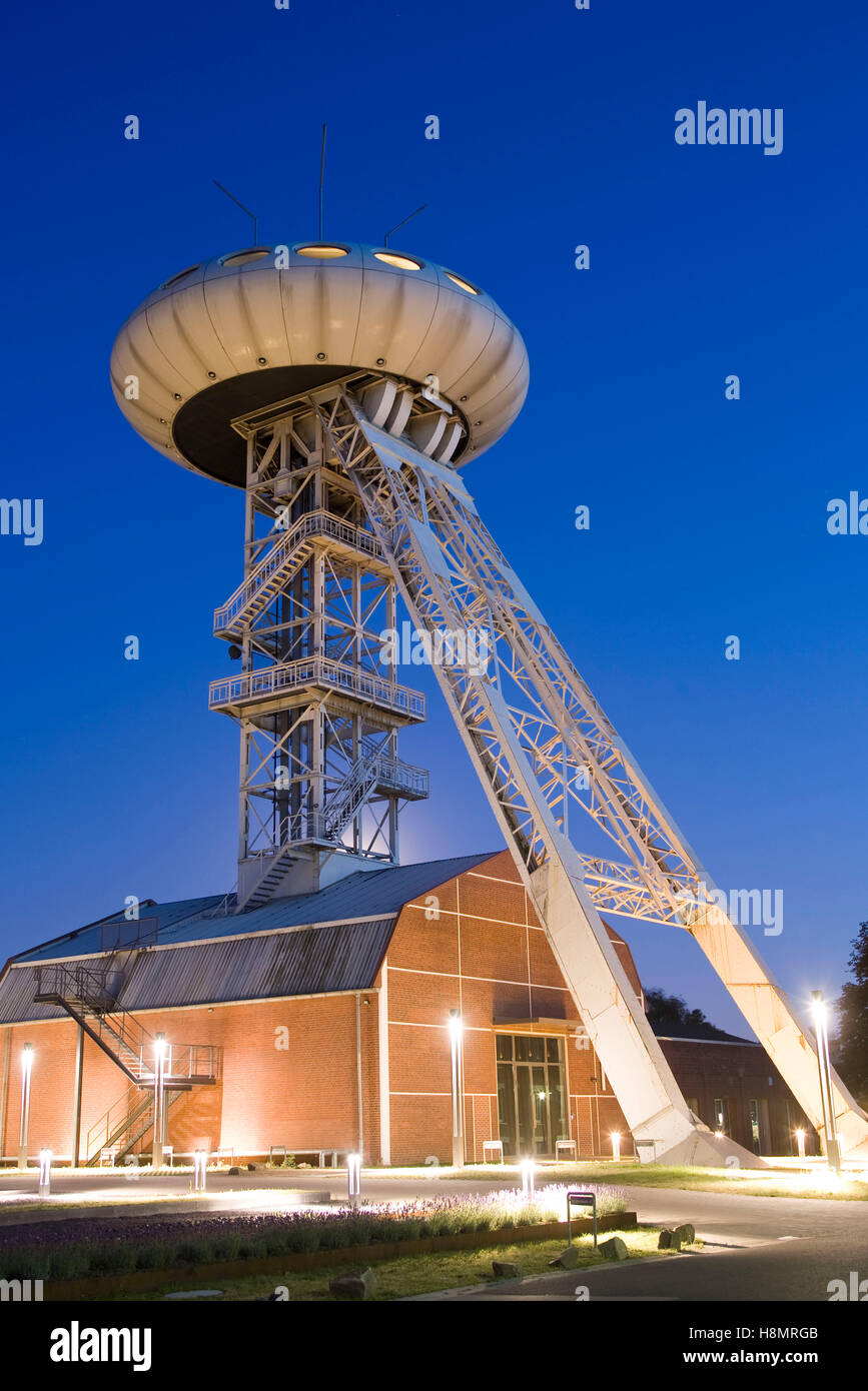Germania, la zona della Ruhr, technology center Luentec, l'UFO del designer Colani sulla sommità della ex torre di avvolgimento. Foto Stock