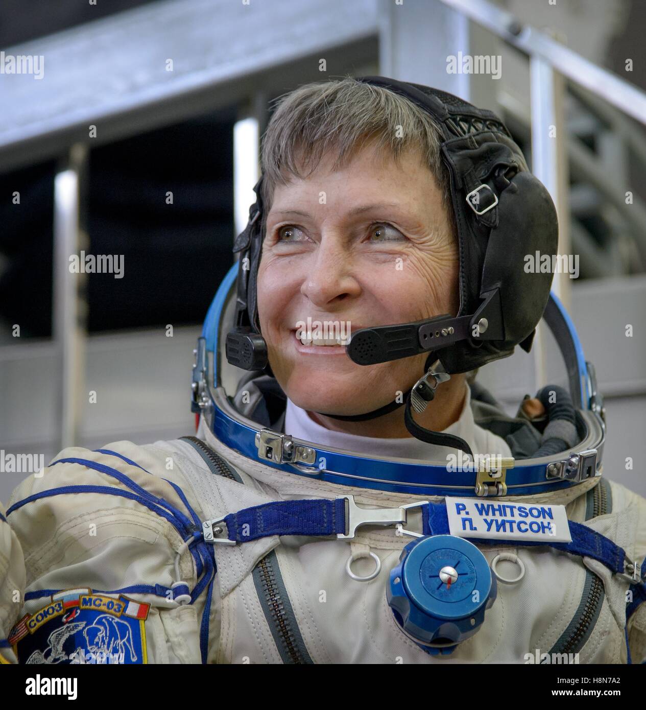 La NASA Stazione Spaziale Internazionale Expedition 50 Soyuz MS-03 primo equipaggio astronauta American Peggy Whitson si prepara per la finale degli esami di qualifica al Gagarin Cosmonaut Training Center 25 ottobre 2016 nella città delle stelle, Russia. Foto Stock