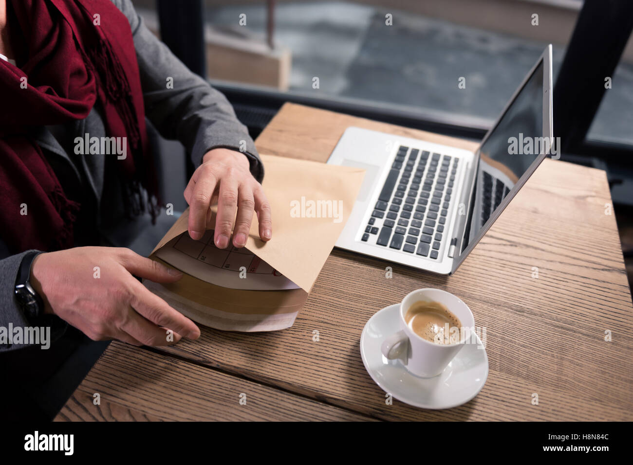 In prossimità di una busta con documenti Foto Stock