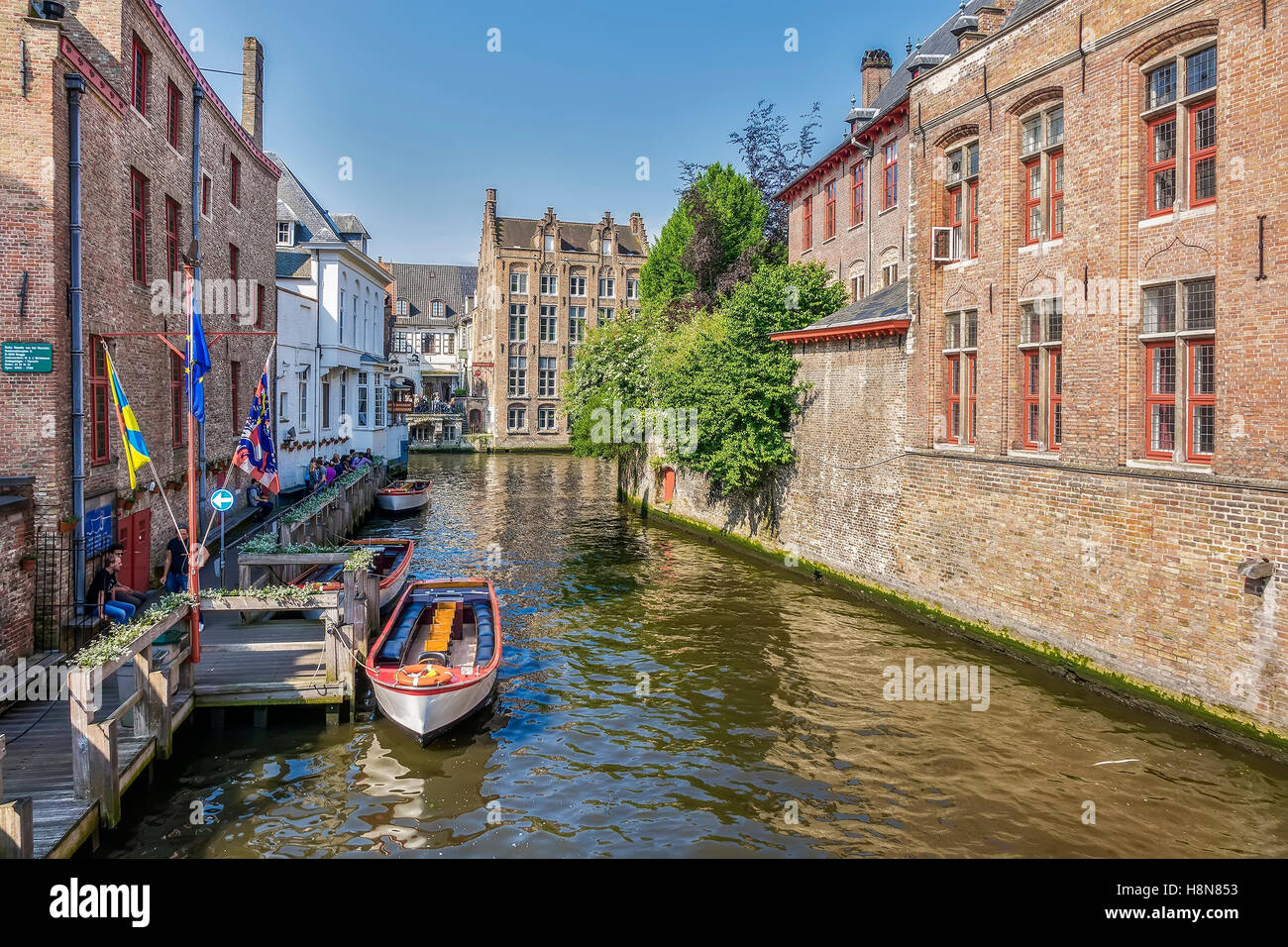 Barche legata sul Canal Bruges Belgio Foto Stock