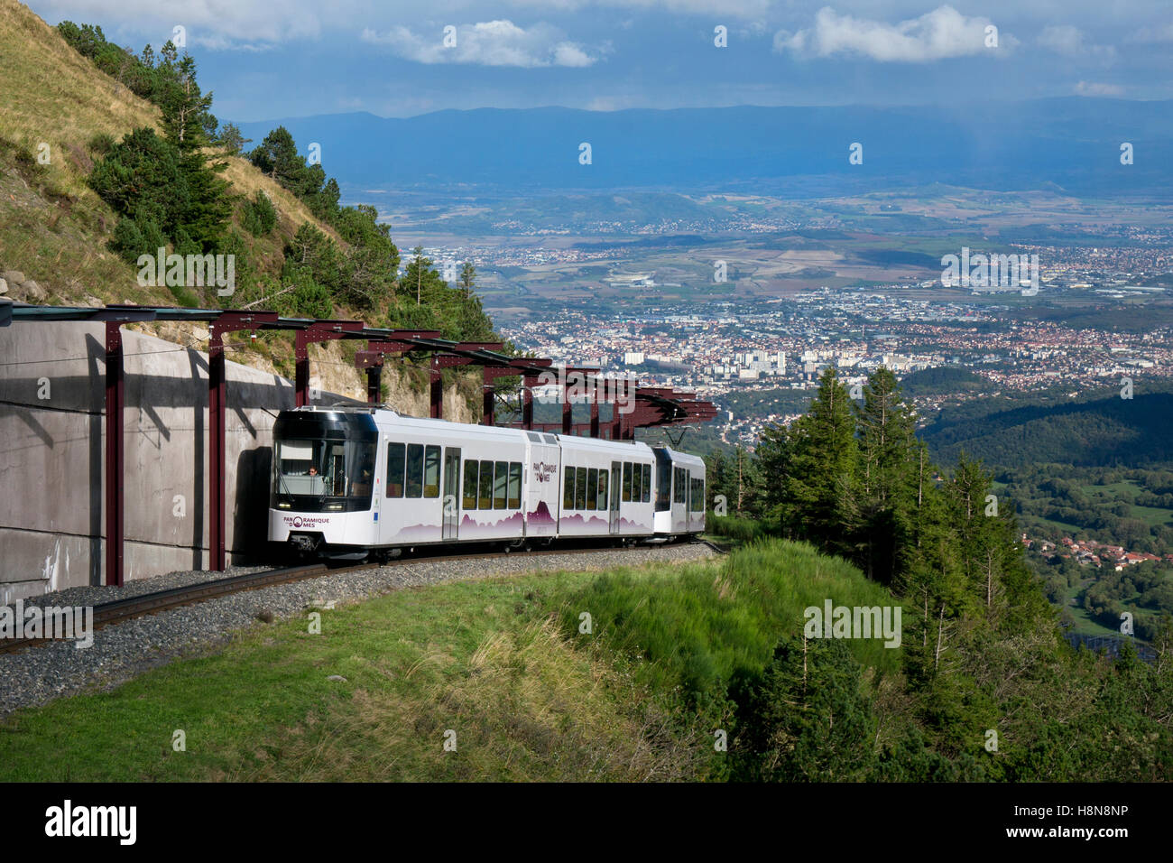 Funicolare elettrica ferrovia panoramica sul Puy de Dome vertice, Auvergne,Francia Foto Stock