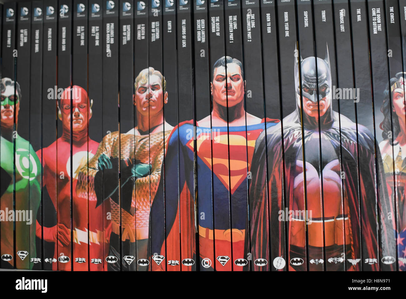 DC romanzo grafico raccolta, grapchic romanzi su uno scaffale Foto Stock