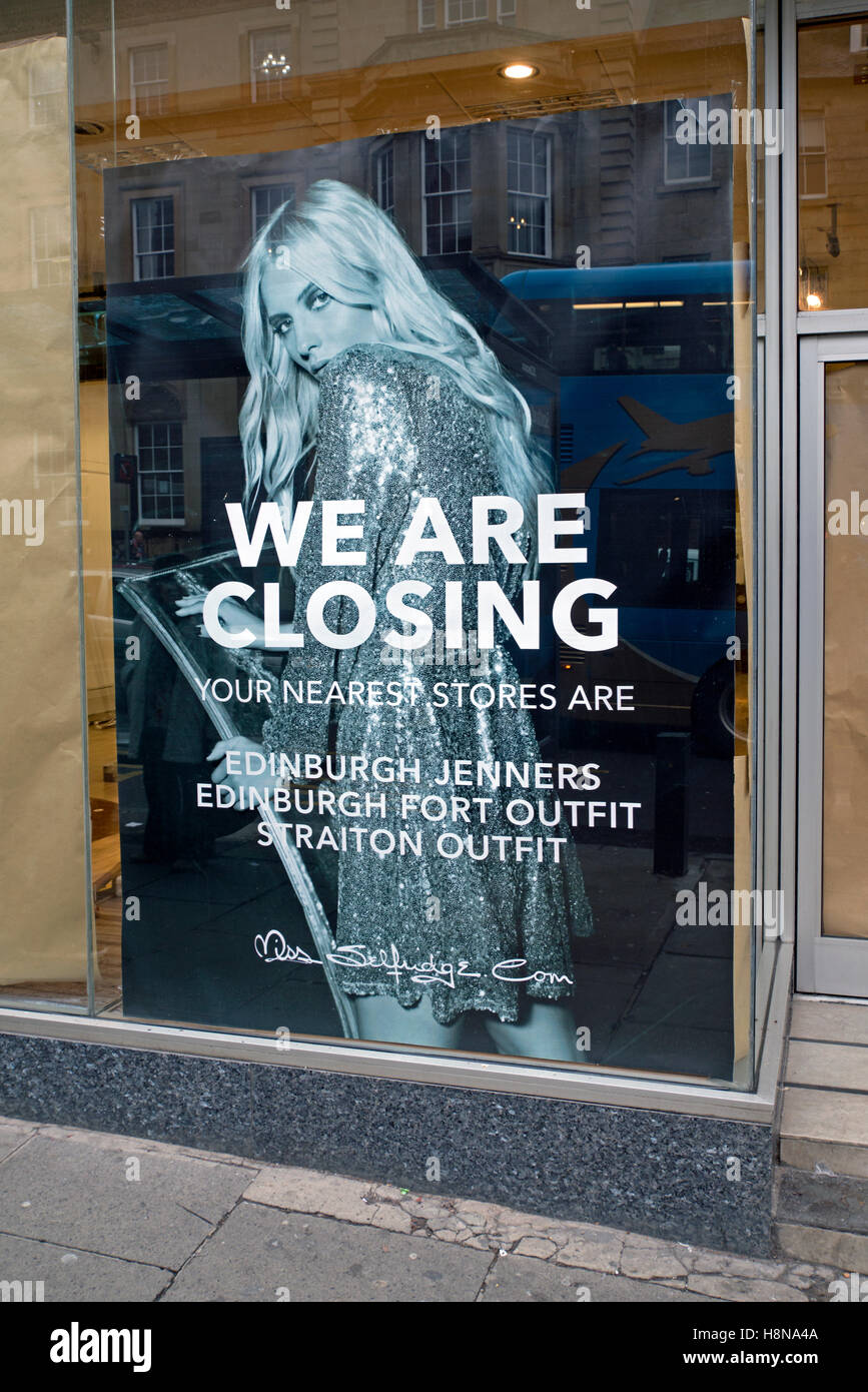 Poster di annunciare la chiusura di una Miss Selfridge store ad Edimburgo, Scozia, Regno Unito Foto Stock