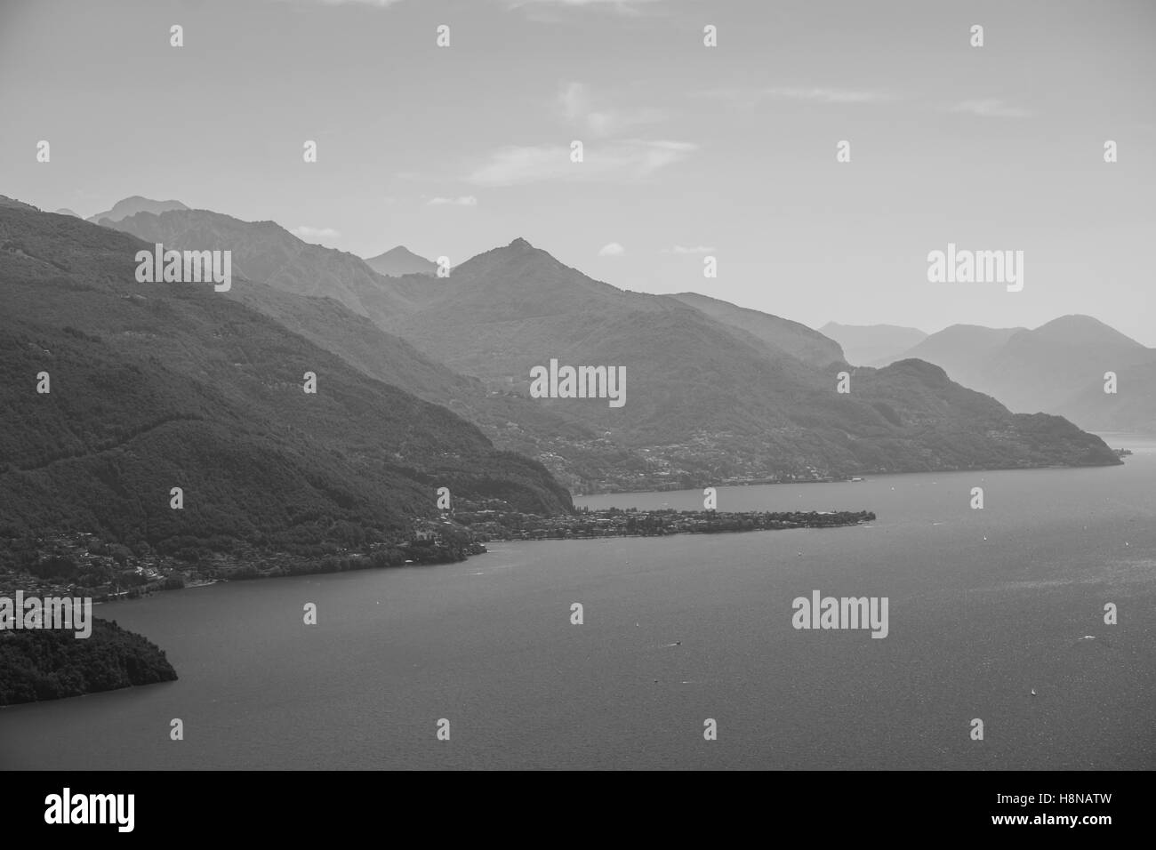 Le montagne in Italia nei pressi del lago di Como in estate Foto Stock